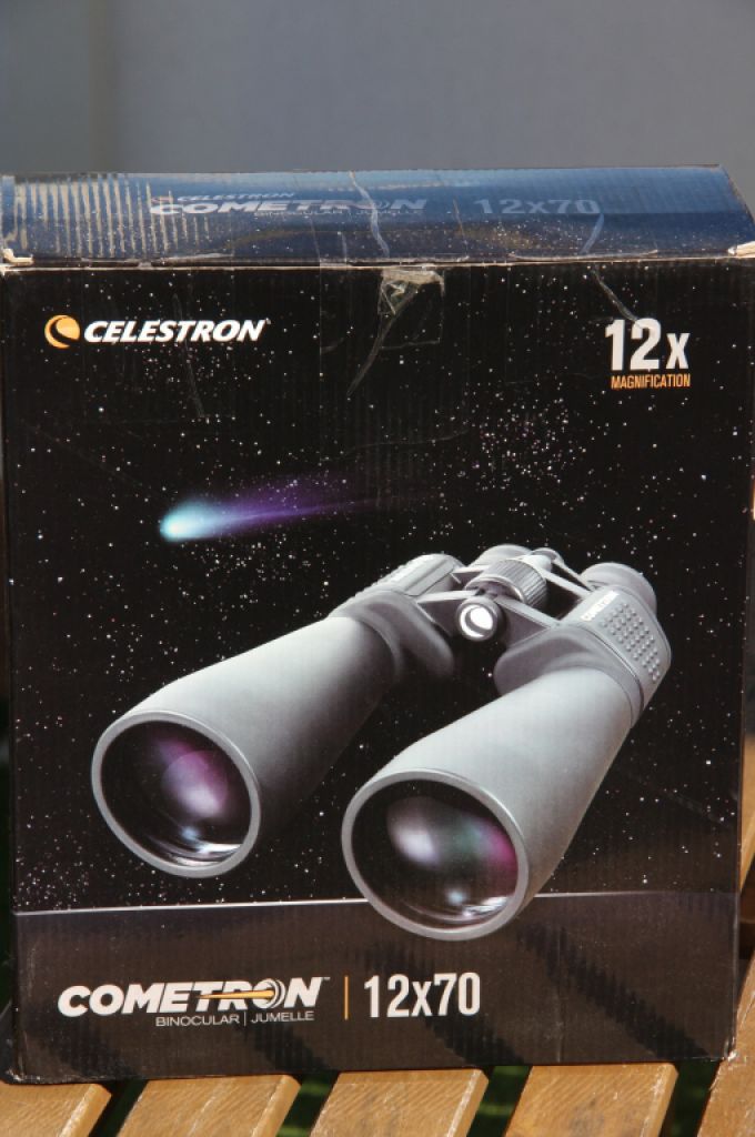 CELESTRON binoculars "Cometron" 12x70, field of view 4.6°, weight approx. 1.4 kg, suitable for eyeglass wearers