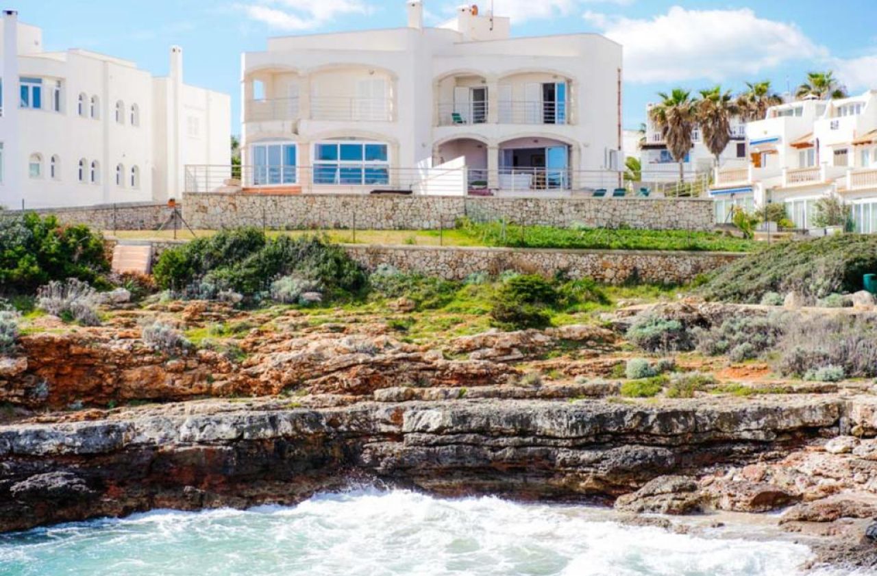 Chalet mit Ferienlizenz in 1. Küstenlinie in Cala Dor-- CH 50 a