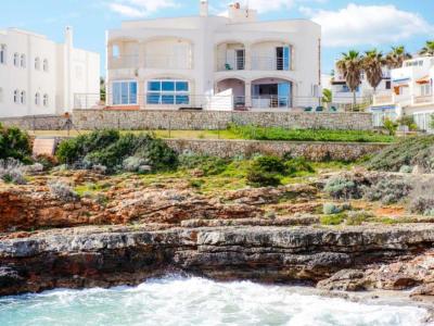 Chalet mit Ferienlizenz in 1. Küstenlinie in Cala Dor-- CH 50 a