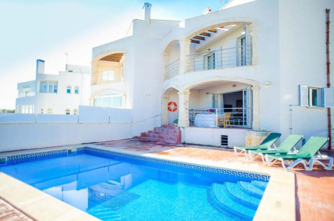 Chalet mit Ferienlizenz in 1. Küstenlinie in Cala Dor-- CH 50 a