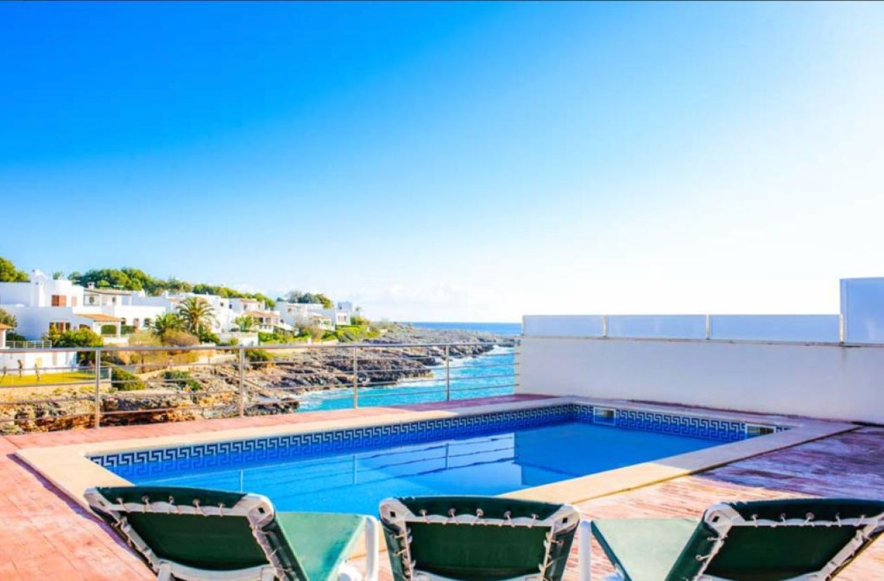 Chalet mit Ferienlizenz in 1. Küstenlinie in Cala Dor-- CH 50 a