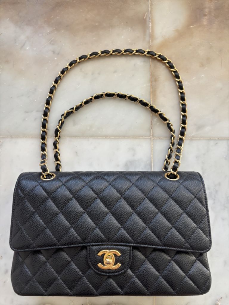 CHANEL Classic Flap Bag Medium