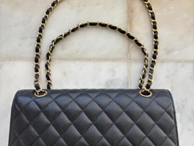 CHANEL Classic Flap Bag Medium
