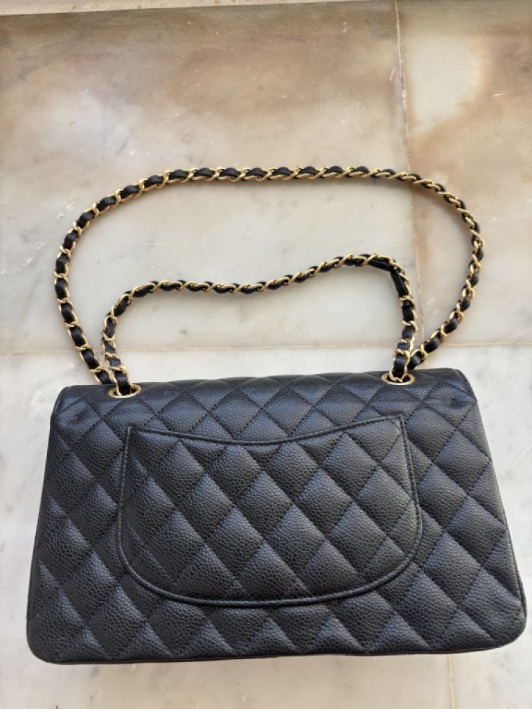CHANEL Classic Flap Bag Medium