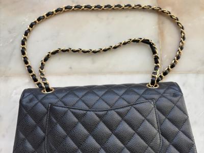 CHANEL Classic Flap Bag Medium