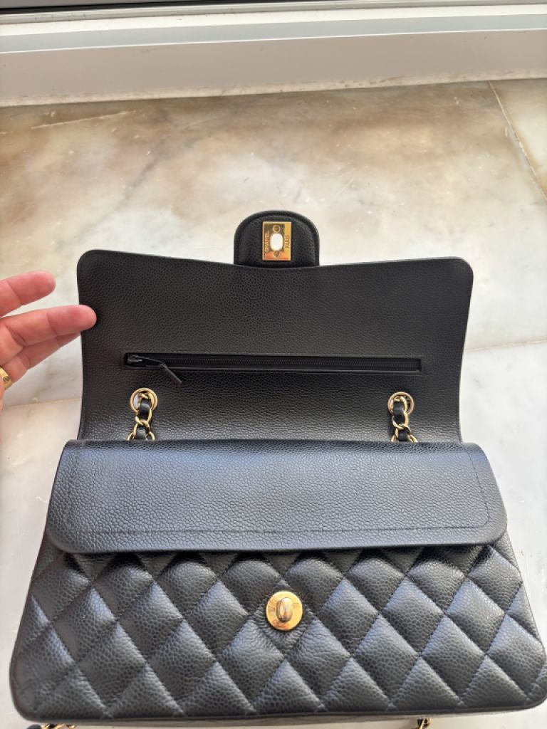 CHANEL Classic Flap Bag Medium