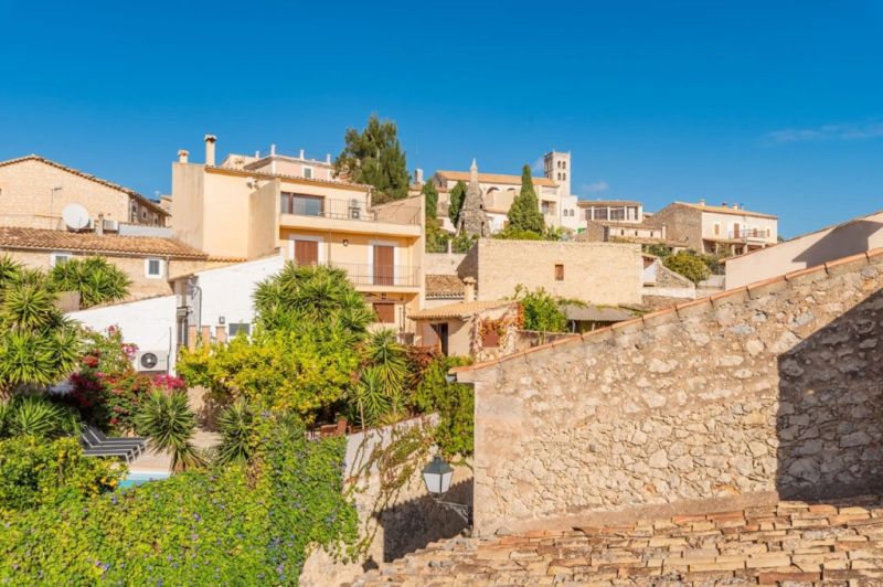 Encantadora casa en la ciudad con proyecto de renovación y vistas de ensueño en Selva