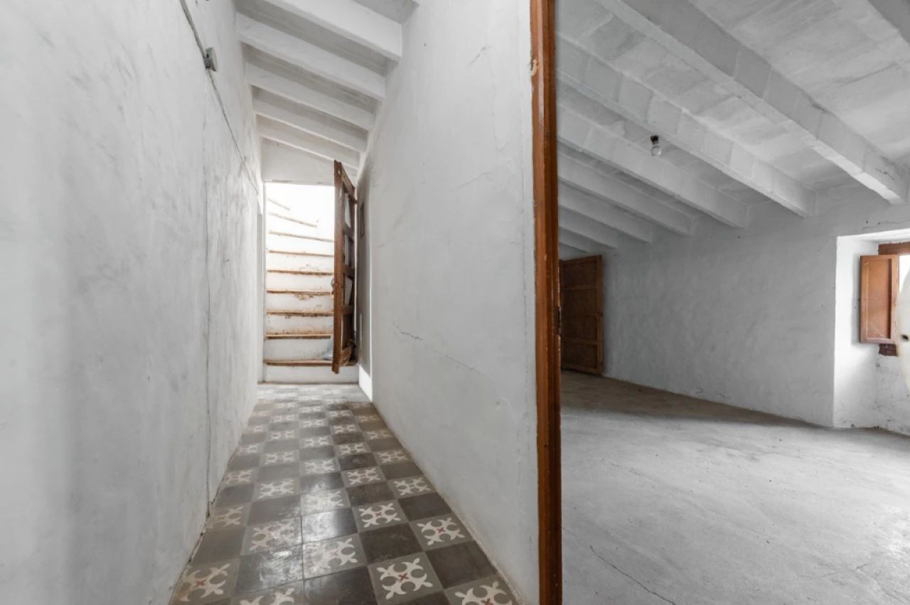 Encantadora casa en la ciudad con proyecto de renovación y vistas de ensueño en Selva