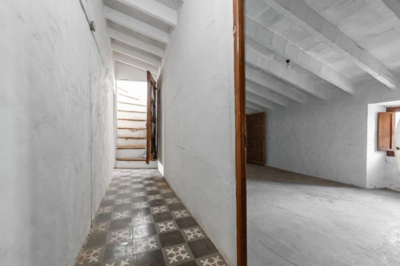 Encantadora casa en la ciudad con proyecto de renovación y vistas de ensueño en Selva