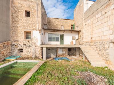 Encantadora casa en la ciudad con proyecto de renovación y vistas de ensueño en Selva