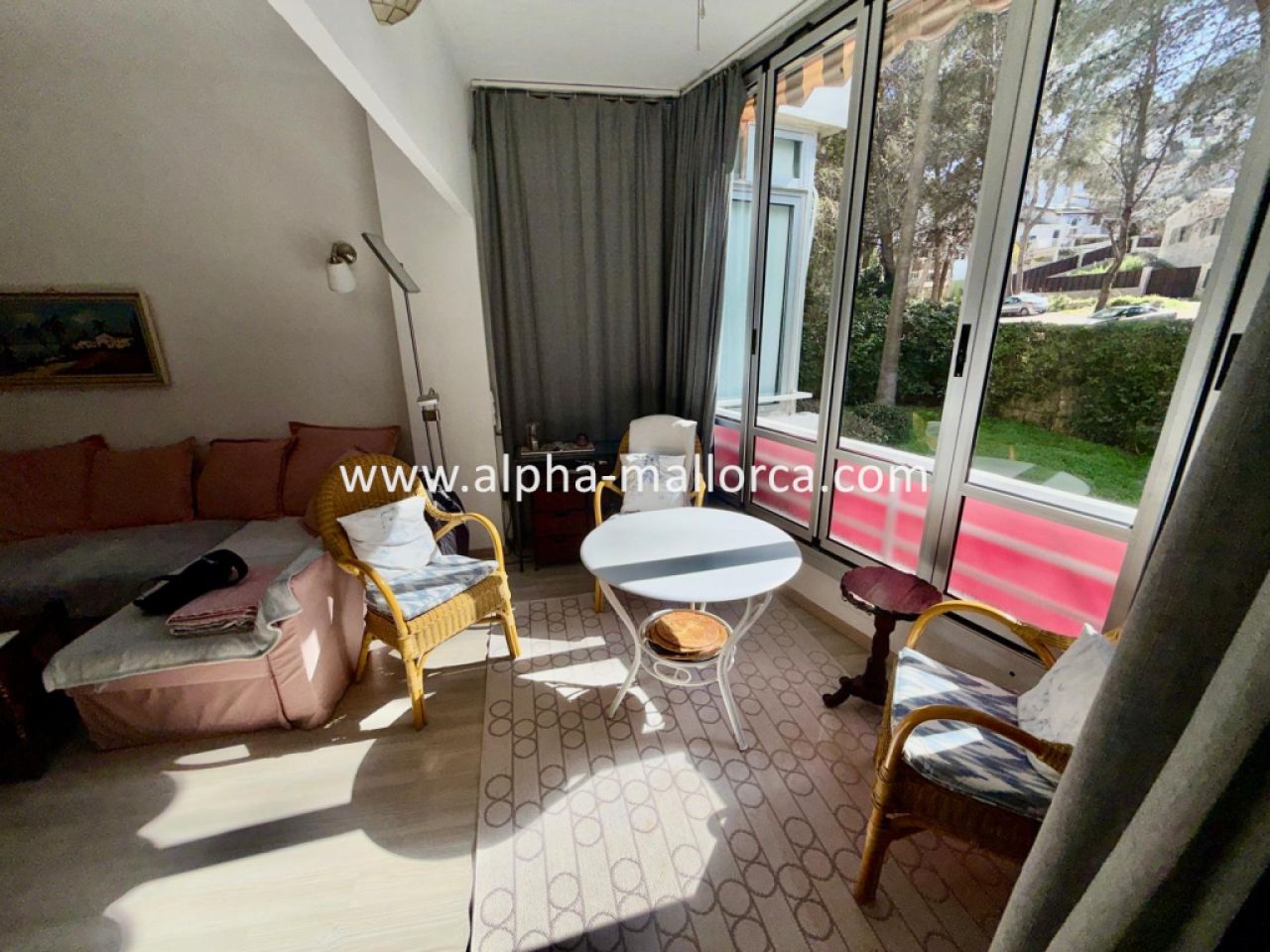 COSTA DE LA CALMA: Komplett sanierte ERDGESCHOSS-WOHNUNG mit 1 SZ in ruhiger Hausgemeinschaft