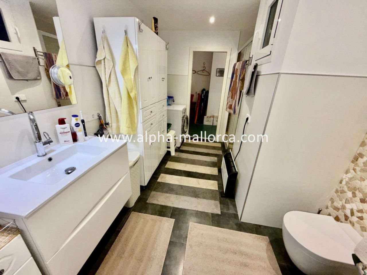 COSTA DE LA CALMA: Komplett sanierte ERDGESCHOSS-WOHNUNG mit 1 SZ in ruhiger Hausgemeinschaft