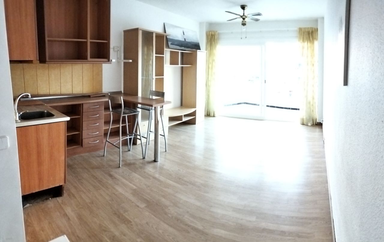 COSTA DE LA CALMA (SANTA PONSA): Renovierungsbedürftiges Studio fussläufig zum Strand