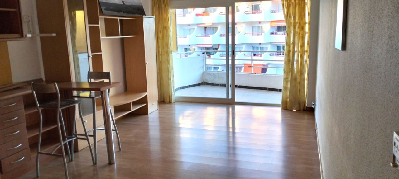 COSTA DE LA CALMA (SANTA PONSA): Renovierungsbedürftiges Studio fussläufig zum Strand