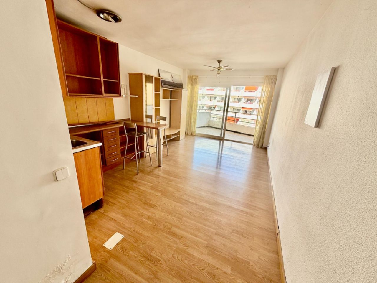 COSTA DE LA CALMA (SANTA PONSA): Renovierungsbedürftiges Studio fussläufig zum Strand