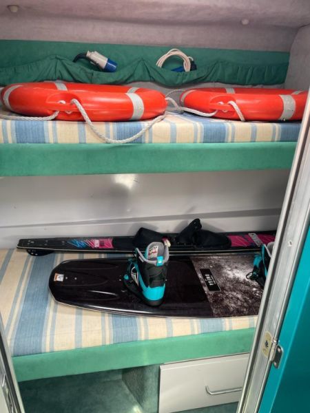 Cranchi Mediterranee yate a motor de 12 metros con camarote 2 Volvo Diesel