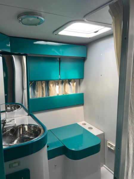 Cranchi Mediterranee yate a motor de 12 metros con camarote 2 Volvo Diesel