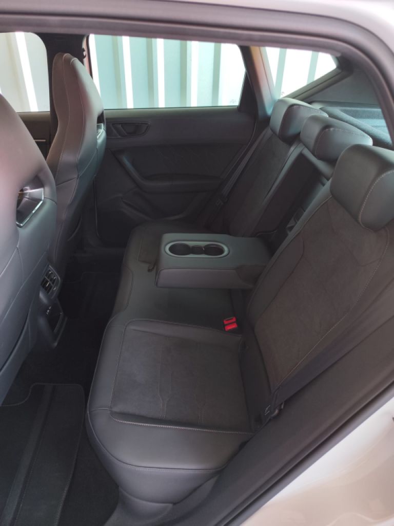 Cupra Ateca 2.0TSI 300PS EZ08/2023 1.Hand Panoramadach AnhängerkupplungBEATS Kamera360