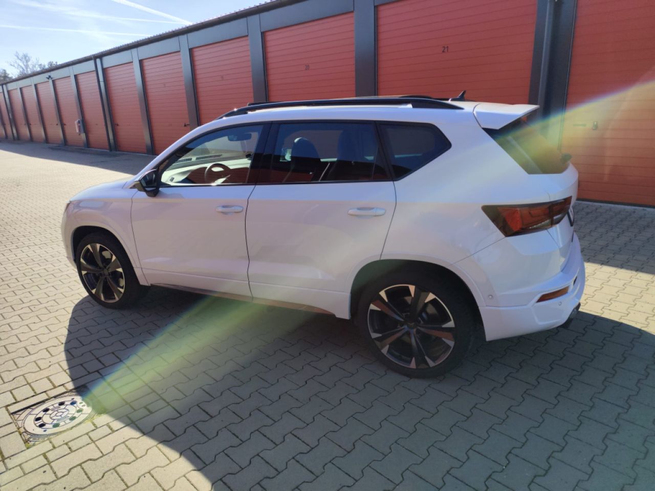 Cupra Ateca 2.0TSI 300PS EZ08/2023 1.Hand Panoramadach AnhängerkupplungBEATS Kamera360