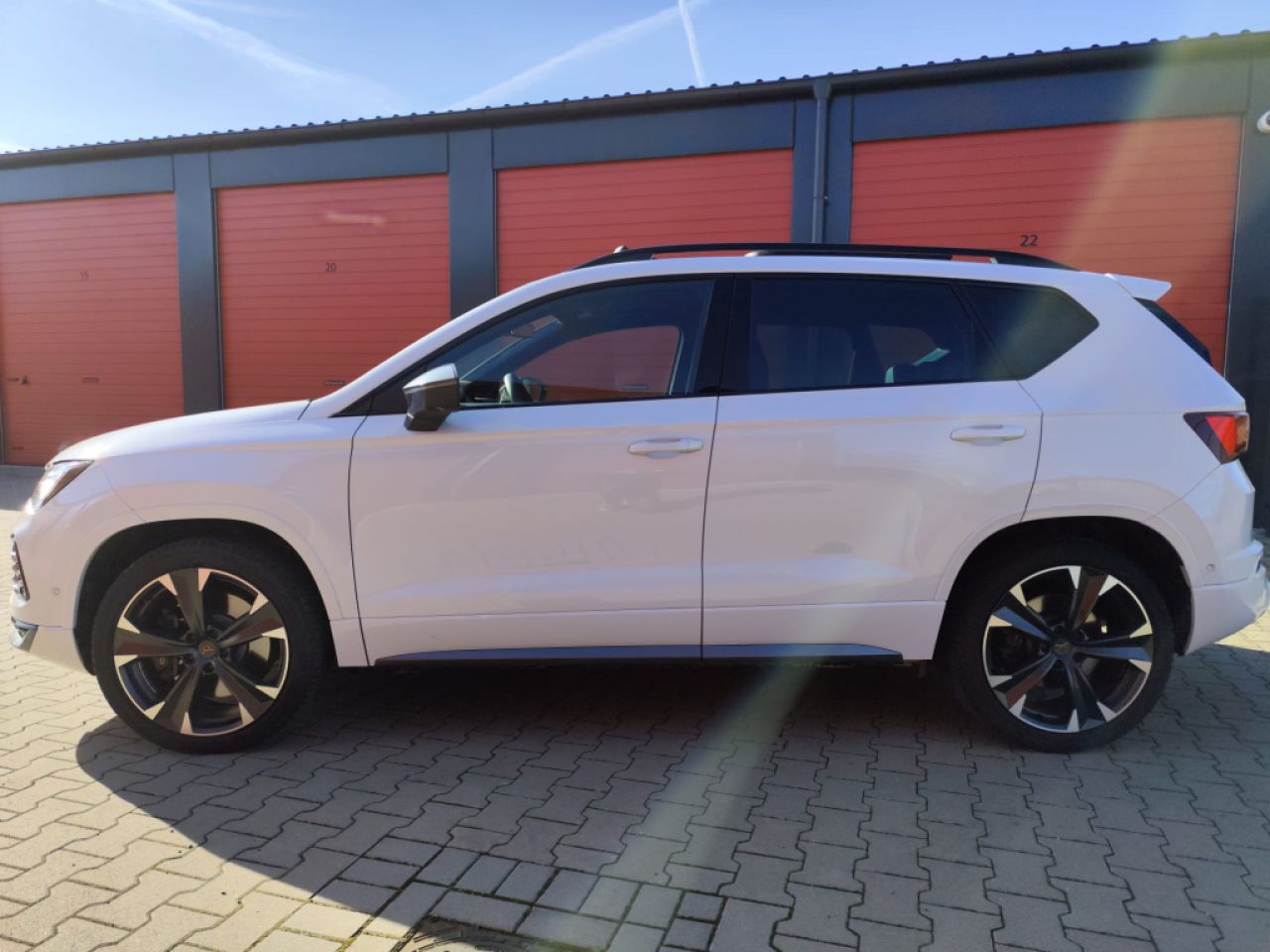 Cupra Ateca 2.0TSI 300PS EZ08/2023 1.Hand Panoramadach AnhängerkupplungBEATS Kamera360