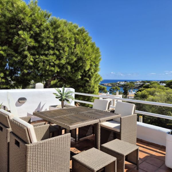 Dachgeschosswohnung mit Meer- und Bergblick in Cala d’Or