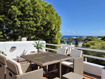 Dachgeschosswohnung mit Meer- und Bergblick in Cala d’Or