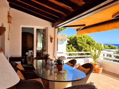Dachgeschosswohnung mit Meer- und Bergblick in Cala d’Or