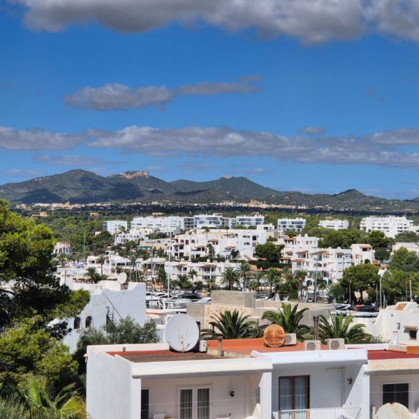 Dachgeschosswohnung mit Meer- und Bergblick in Cala d’Or