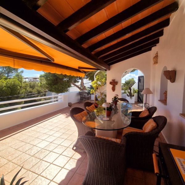 Dachgeschosswohnung mit Meer- und Bergblick in Cala d’Or