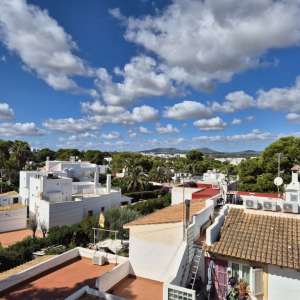 Dachgeschosswohnung mit Meer- und Bergblick in Cala d’Or