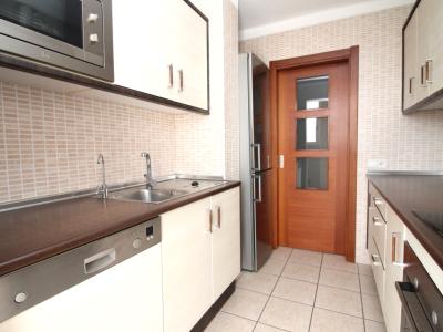 Dachwohnung mit Terrasse auf Garagengeschoss und Abstellraum