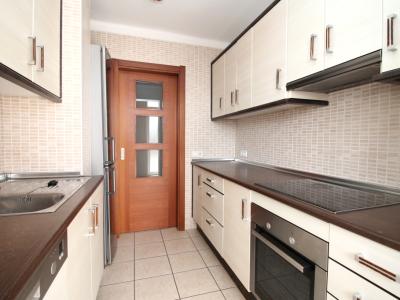 Dachwohnung mit Terrasse auf Garagengeschoss und Abstellraum