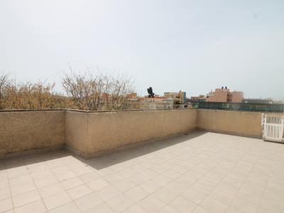 Dachwohnung mit Terrasse auf Garagengeschoss und Abstellraum