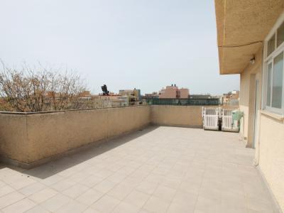 Dachwohnung mit Terrasse auf Garagengeschoss und Abstellraum