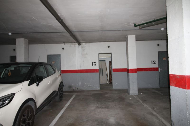 Dachwohnung mit Terrasse auf Garagengeschoss und Abstellraum