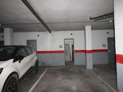 Dachwohnung mit Terrasse auf Garagengeschoss und Abstellraum