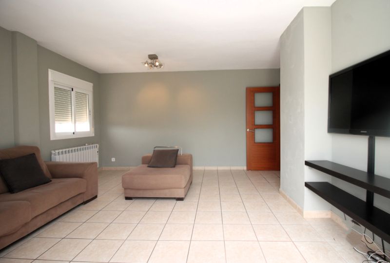 Dachwohnung mit Terrasse auf Garagengeschoss und Abstellraum