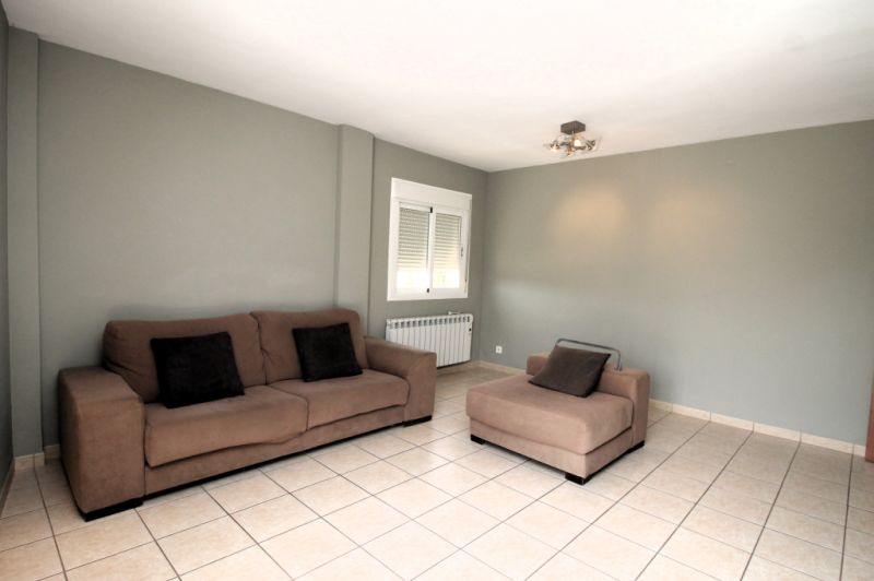 Dachwohnung mit Terrasse auf Garagengeschoss und Abstellraum