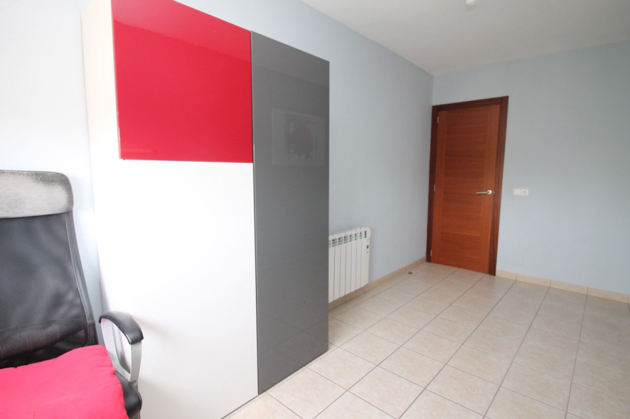 Dachwohnung mit Terrasse auf Garagengeschoss und Abstellraum