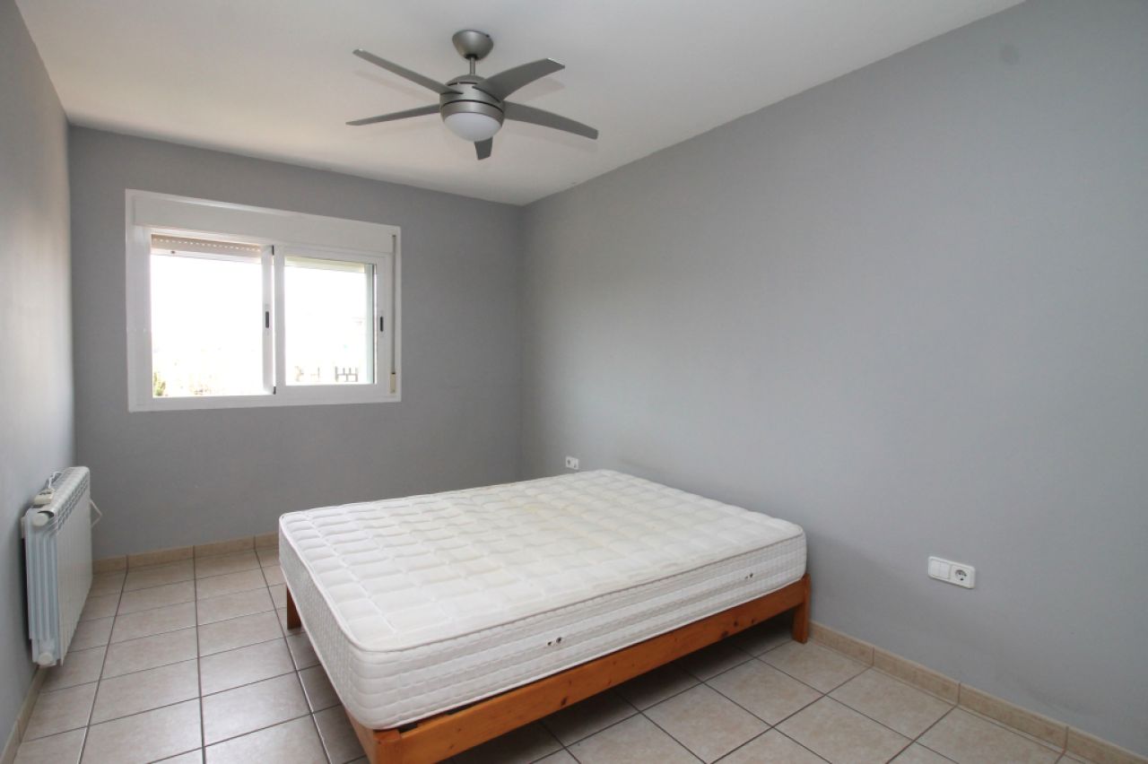 Dachwohnung mit Terrasse auf Garagengeschoss und Abstellraum