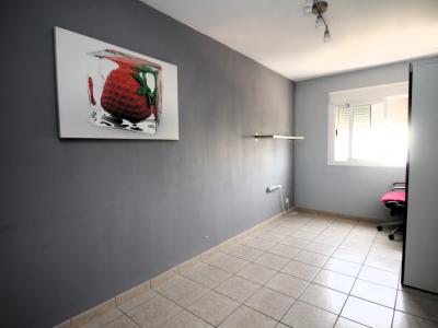 Dachwohnung mit Terrasse auf Garagengeschoss und Abstellraum