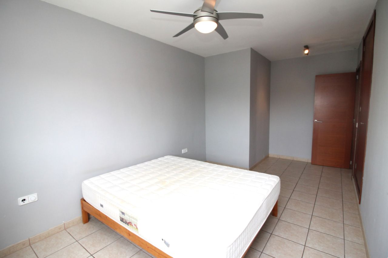 Dachwohnung mit Terrasse auf Garagengeschoss und Abstellraum