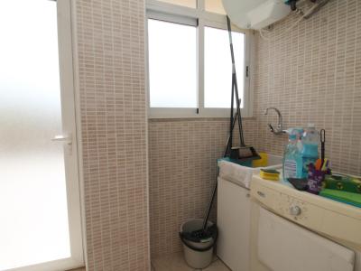 Dachwohnung mit Terrasse auf Garagengeschoss und Abstellraum