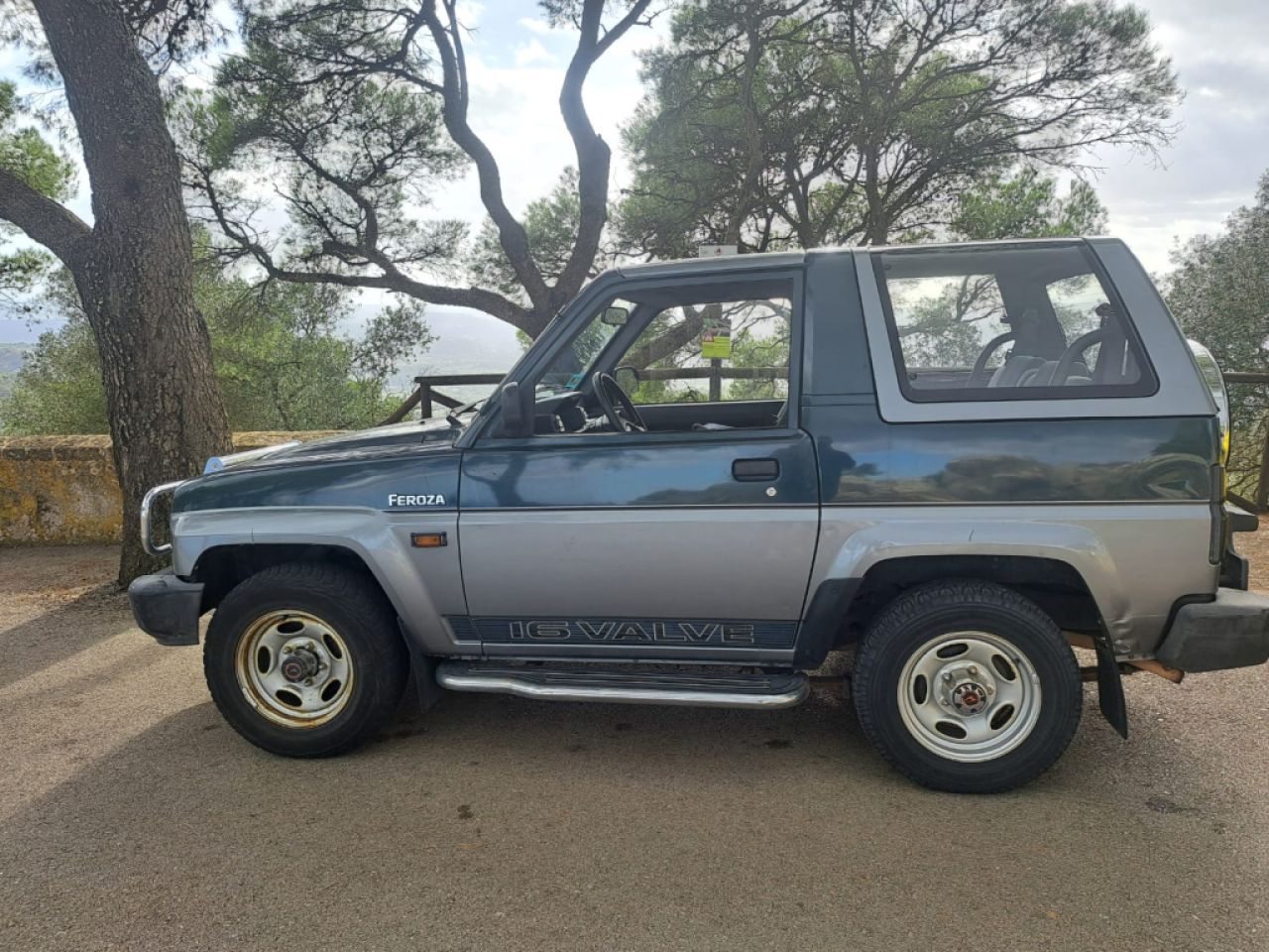 Daihatsu Feroza 300 4x4 convertible with air conditioning