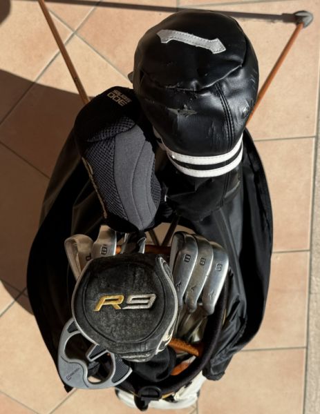 Damen-Golftasche mit komplettem Schlägersatz inkl. diverse Driver