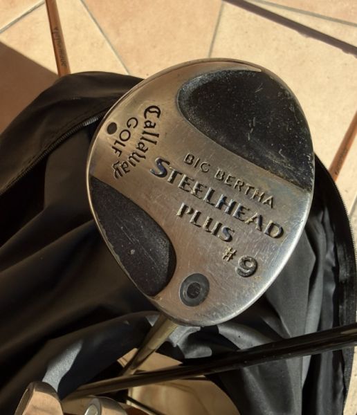 Damen-Golftasche mit komplettem Schlägersatz inkl. diverse Driver