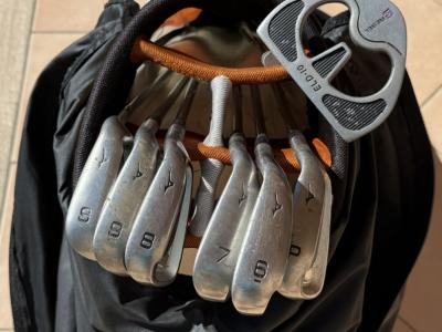 Damen-Golftasche mit komplettem Schlägersatz inkl. diverse Driver