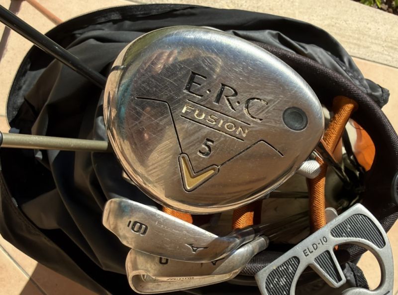 Damen-Golftasche mit komplettem Schlägersatz inkl. diverse Driver