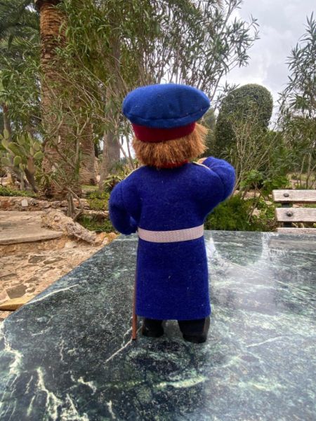 DEKO kleine Figur Mann in blauer Uniform