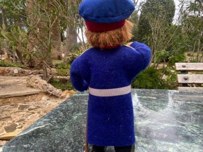DEKO kleine Figur Mann in blauer Uniform